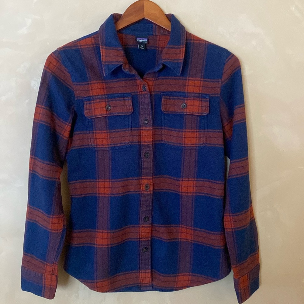 Patagonia Women’s Plaid Flannel Long Sleeve Shirt XS Color: Blue and Red